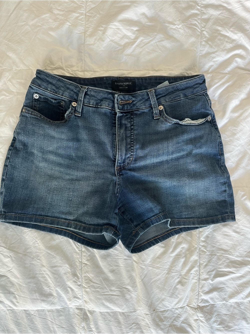 Banana Republic Women's Curvy 4” Denim Shorts, size 28